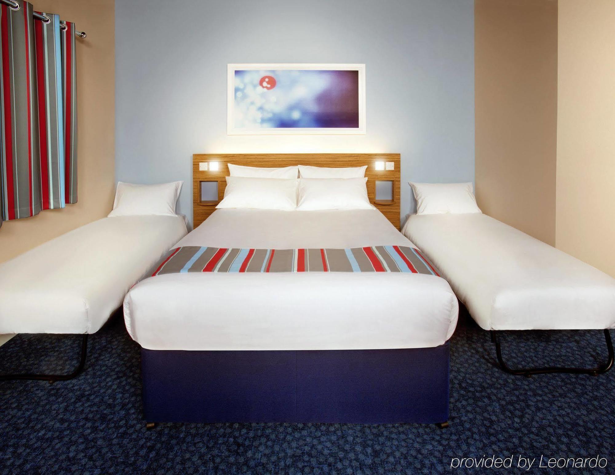 Travelodge Aberdeen Airport Exterior photo