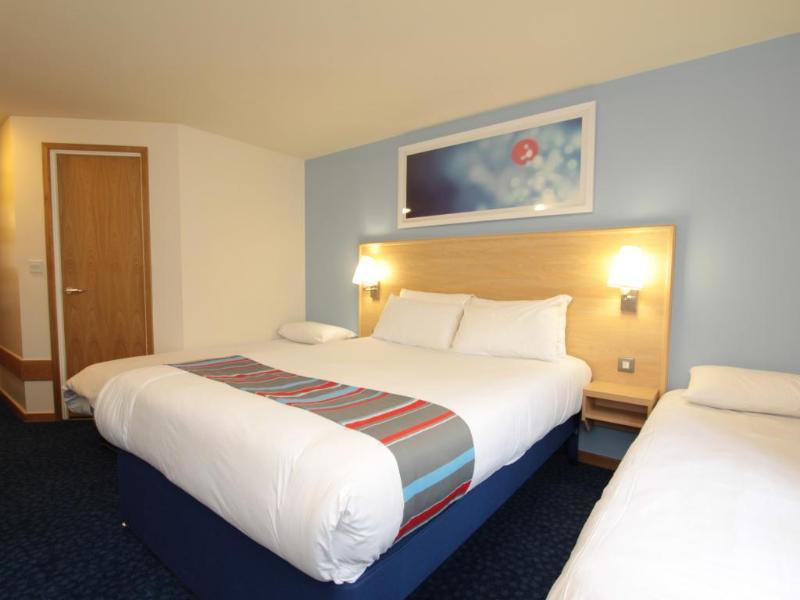 Travelodge Aberdeen Airport Exterior photo